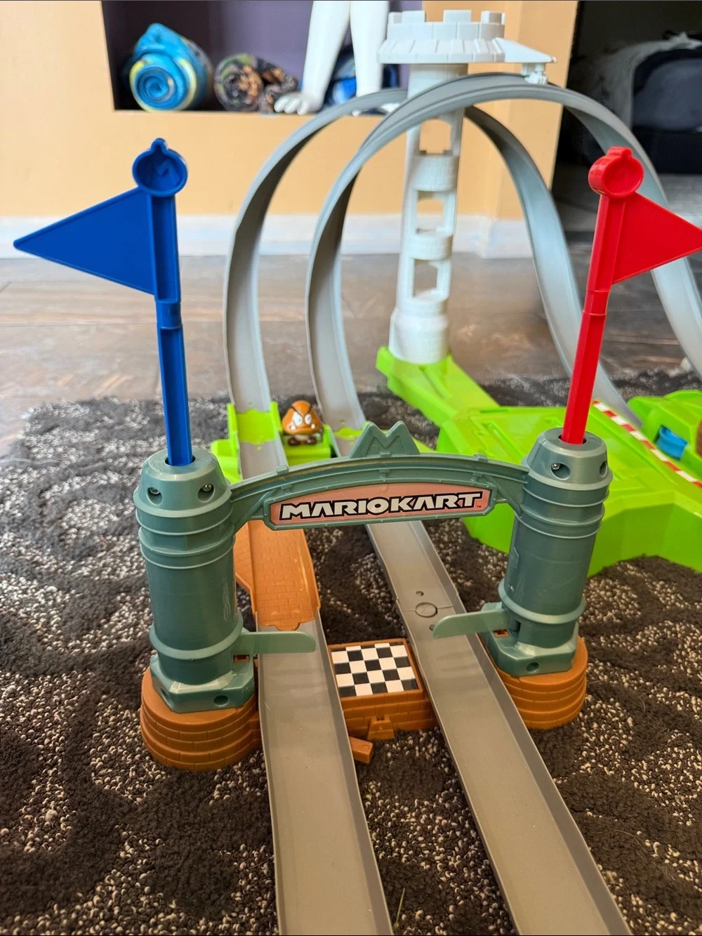 Hot Wheels Mario Kart Circuit Track Set Racing Playset Racecar